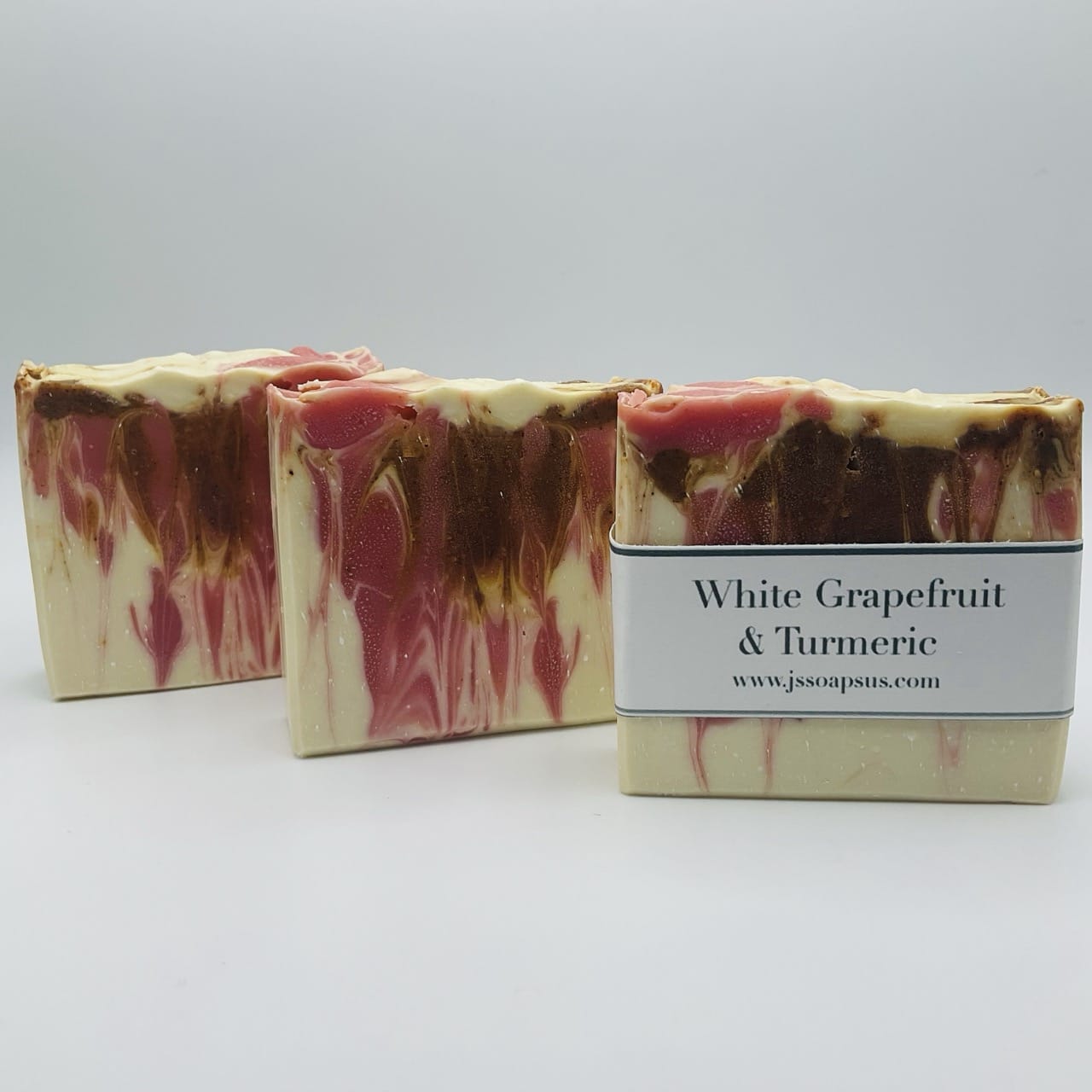 Locally-sourced Handmade Soap (White Grapefruit & Turmeric).